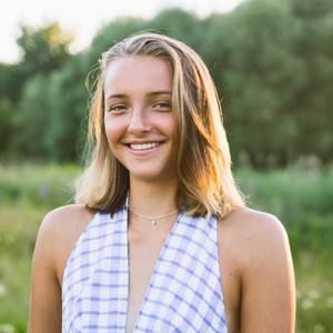 Meet your Posher, Izzi